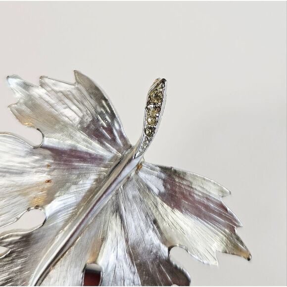 Vintage Textured Silver Tone Rhinestone Polished Sugar Maple Leaf Brooch Pin - Picture 3 of 7